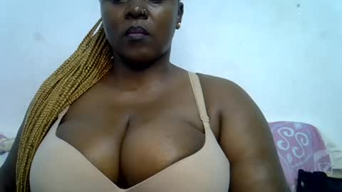Snapshot of sexxi_ebony chatting on July 9, 11:25 am sexxi_ebony online show from July 9, 11:25 am
