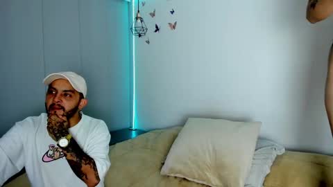 Snapshot of sexxxmaffia69 chatting on February 26, 3:32 am David y Sammy online show from February 26, 3:32 am