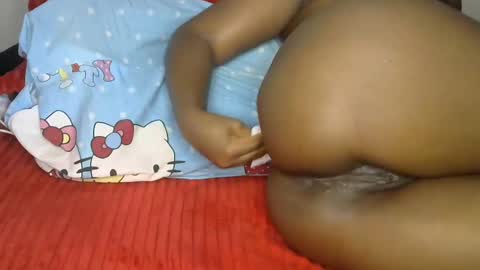 Snapshot of sexxy_bhaddie chatting on January 28, 3:36 am kisses online show from January 28, 3:36 am