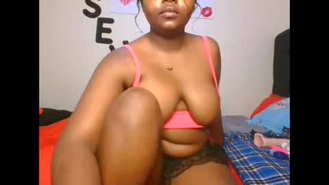 Snapshot of sexxy_bhaddie chatting on March 7, 1:42 am kisses online show from March 7, 1:42 am