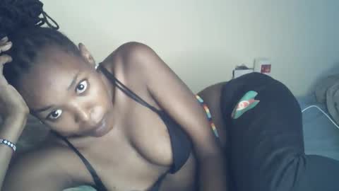 sexxy_curvy23 online show from April 17, 6:05 am