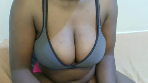 Snapshot of sexxy_maya1 chatting on April 29, 10:19 am sexxy_maya1 online show from April 29, 10:19 am