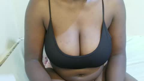 Snapshot of sexxy_maya1 chatting on May 1, 11:04 am sexxy_maya1 online show from May 1, 11:04 am
