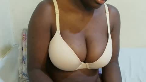 Snapshot of sexxy_maya1 chatting on May 2, 7:52 pm sexxy_maya1 online show from May 2, 7:52 pm