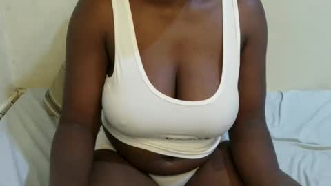 Snapshot of sexxy_maya1 chatting on May 5, 12:13 pm sexxy_maya1 online show from May 5, 12:13 pm
