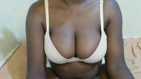 Snapshot of sexxy_maya1 chatting on May 6, 7:08 pm sexxy_maya1 online show from May 6, 7:08 pm