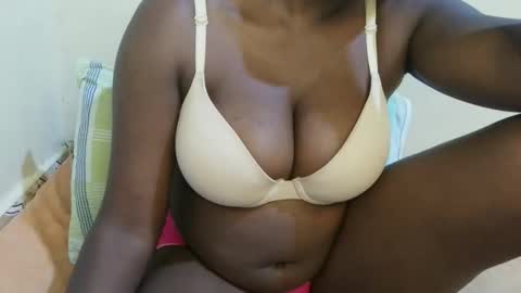 Snapshot of sexxy_maya1 chatting on May 7, 7:52 pm sexxy_maya1 online show from May 7, 7:52 pm