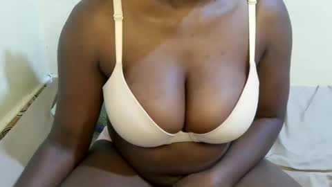 Snapshot of sexxy_maya1 chatting on May 29, 10:30 pm sexxy_maya1 online show from May 29, 10:30 pm