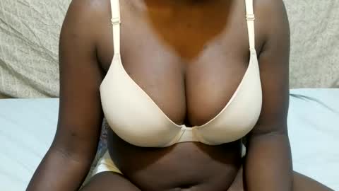 Snapshot of sexxy_maya1 chatting on June 4, 7:03 am sexxy_maya1 online show from June 4, 7:03 am