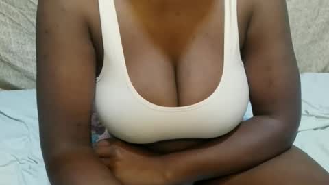 Snapshot of sexxy_maya1 chatting on June 5, 6:52 am sexxy_maya1 online show from June 5, 6:52 am
