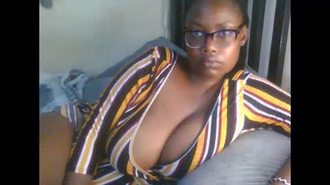 Snapshot of sexxy_mish chatting on April 23, 4:35 am sexxy_mish online show from April 23, 4:35 am