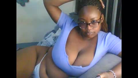 Snapshot of sexxy_mish chatting on May 4, 5:03 am sexxy_mish online show from May 4, 5:03 am