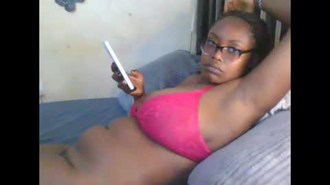 Snapshot of sexxy_mish chatting on May 7, 6:19 am sexxy_mish online show from May 7, 6:19 am