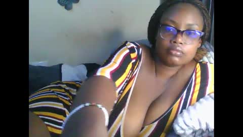 Snapshot of sexxy_mish chatting on June 2, 4:03 am sexxy_mish online show from June 2, 4:03 am