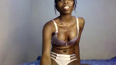 Snapshot of sexxy_natasha19 chatting on May 7, 11:37 am sexxy_natasha19 online show from May 7, 11:37 am