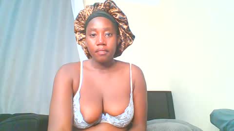 Snapshot of sexxy_thick_ebony chatting on June 16, 2:03 am Sweet doll online show from June 16, 2:03 am
