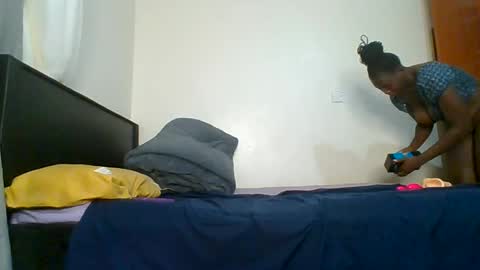 Snapshot of sexxy_thick_ebony chatting on June 29, 1:45 am Sweet doll online show from June 29, 1:45 am