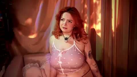 Snapshot of sexxy_vixen chatting on June 17, 1:12 pm Lexy online show from June 17, 1:12 pm