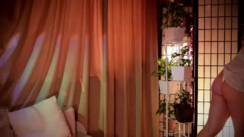 Snapshot of sexxy_vixen chatting on June 18, 12:20 pm Lexy online show from June 18, 12:20 pm