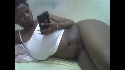 Snapshot of sexxyboob2 chatting on February 10, 1:21 am sexxyboob2 online show from February 10, 1:21 am