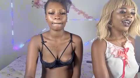 Snapshot of sexxypixie chatting on April 10, 8:30 am sexxypixie online show from April 10, 8:30 am