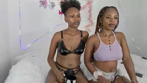 Snapshot of sexxypixie chatting on April 15, 9:37 pm sexxypixie online show from April 15, 9:37 pm
