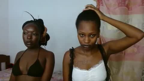 Snapshot of sexxypixie chatting on April 25, 10:07 am sexxypixie online show from April 25, 10:07 am