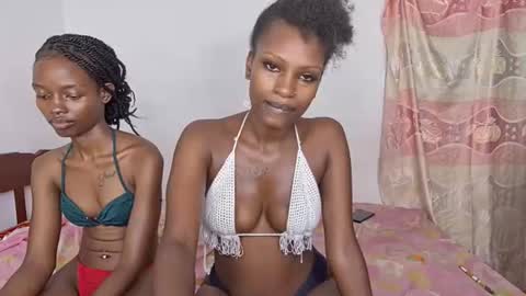 Snapshot of sexxypixie chatting on April 27, 11:52 am sexxypixie online show from April 27, 11:52 am