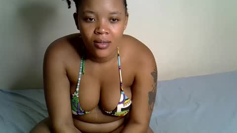 Snapshot of sexxythea_ chatting on October 8, 6:05 pm sexxythea_ online show from October 8, 6:05 pm