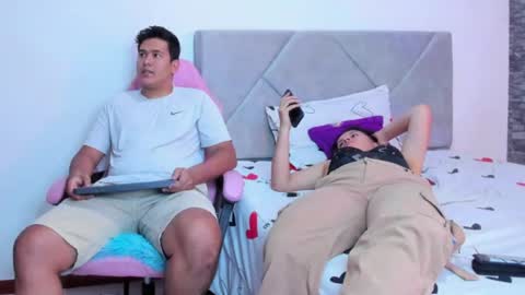 Snapshot of sexxyy_couple_ chatting on August 4, 7:38 pm Sexxy-Couple online show from August 4, 7:38 pm