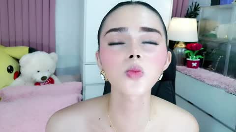 Snapshot of sexy_blairxx chatting on May 21, 12:28 am blair online show from May 21, 12:28 am