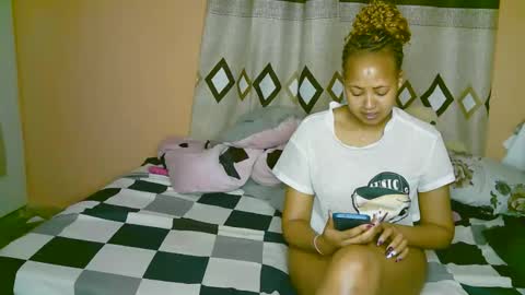 Snapshot of sexy_bluegirl chatting on October 24, 1:57 am sexy_bluegirl online show from October 24, 1:57 am