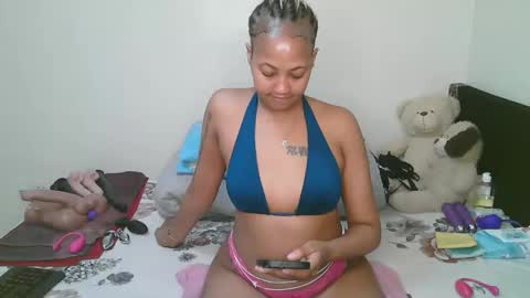 Snapshot of sexy_bluegirl chatting on May 1, 4:22 pm sexy_bluegirl online show from May 1, 4:22 pm