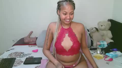 Snapshot of sexy_bluegirl chatting on May 2, 10:26 pm sexy_bluegirl online show from May 2, 10:26 pm
