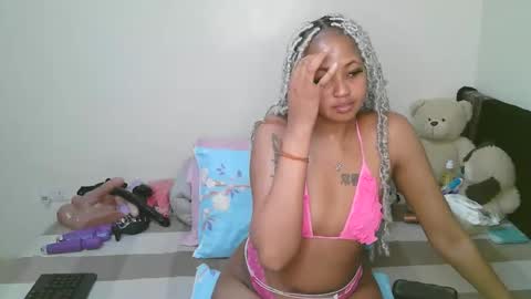 Snapshot of sexy_bluegirl chatting on May 9, 6:51 am sexy_bluegirl online show from May 9, 6:51 am