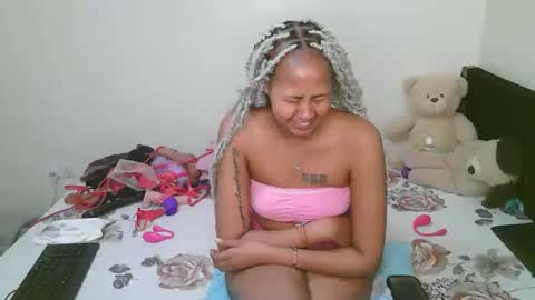 Snapshot of sexy_bluegirl chatting on May 13, 6:22 am sexy_bluegirl online show from May 13, 6:22 am