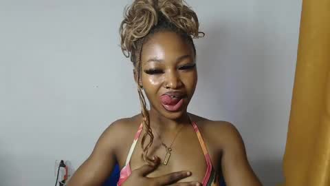 Snapshot of sexy_bluey247 chatting on May 14, 6:42 am sexy_bluey247 online show from May 14, 6:42 am