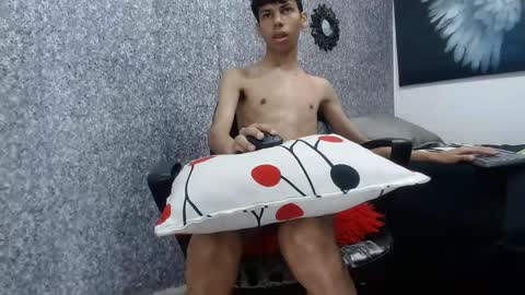 Snapshot of sexy_boysx18 chatting on October 21, 4:35 am Sicaru online show from October 21, 4:35 am