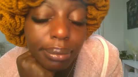 Snapshot of sexy_candia chatting on April 18, 9:37 pm Stacy online show from April 18, 9:37 pm