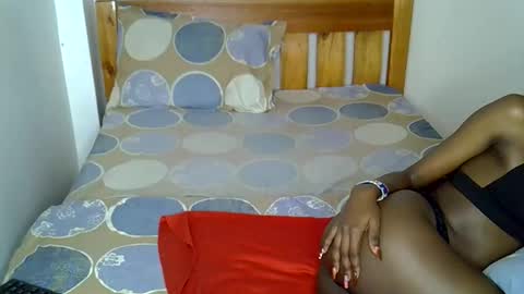 Snapshot of sexy_charliee chatting on March 2, 2:35 pm sexy_charliee online show from March 2, 2:35 pm