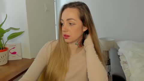 C o r a l i e online show from January 17, 2:28 pm