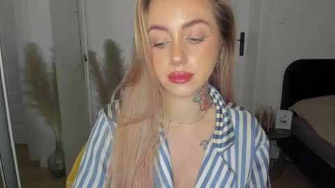 C o r a l i e online show from September 10, 6:52 pm