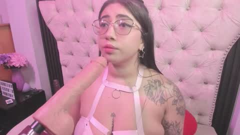 Snapshot of sexy_cristall chatting on March 18, 8:12 pm C R I S T A L online show from March 18, 8:12 pm