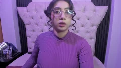 Snapshot of sexy_cristall chatting on June 1, 7:04 pm C R I S T A L online show from June 1, 7:04 pm