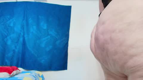 Snapshot of sexy_curvi chatting on June 5, 3:51 pm karla instagram online show from June 5, 3:51 pm
