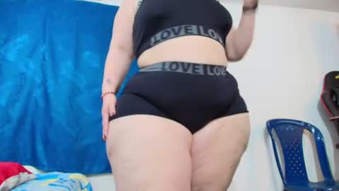 Snapshot of sexy_curvi chatting on June 18, 4:11 pm karla instagram online show from June 18, 4:11 pm