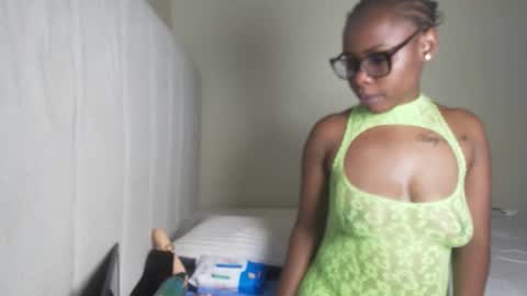 Snapshot of sexy_cutejoy chatting on May 31, 12:01 pm Joy online show from May 31, 12:01 pm