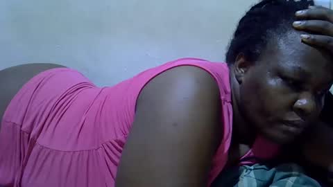 Snapshot of sexy_ebony254 chatting on October 19, 5:02 pm sexy_ebony254 online show from October 19, 5:02 pm