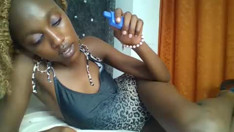 Snapshot of sexy_ebony_nica chatting on January 31, 6:03 pm sexy_ebony_nica online show from January 31, 6:03 pm