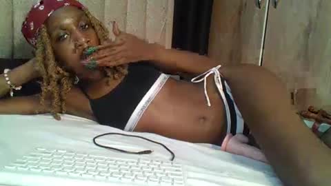 Snapshot of sexy_ebony_nica chatting on February 11, 2:13 pm sexy_ebony_nica online show from February 11, 2:13 pm